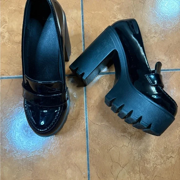 Elegant Black Women's plataforms - Picture 2 of 4